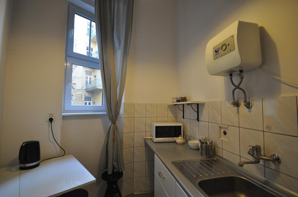 Hostel Yellow Краків Екстер'єр фото
