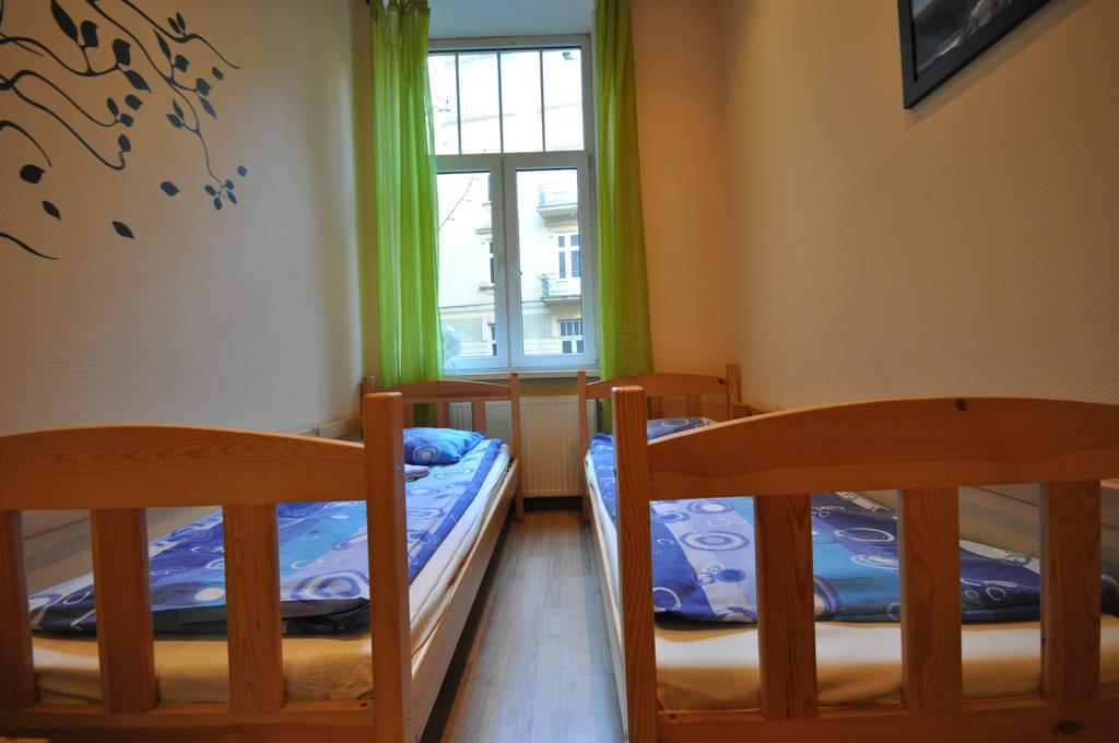 Hostel Yellow Краків Екстер'єр фото