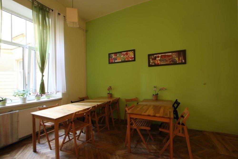Hostel Yellow Краків Екстер'єр фото