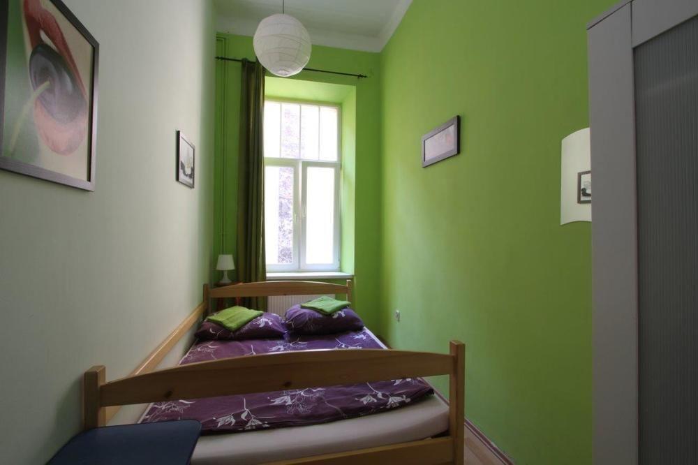 Hostel Yellow Краків Екстер'єр фото
