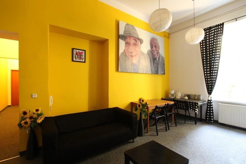 Hostel Yellow Краків Екстер'єр фото