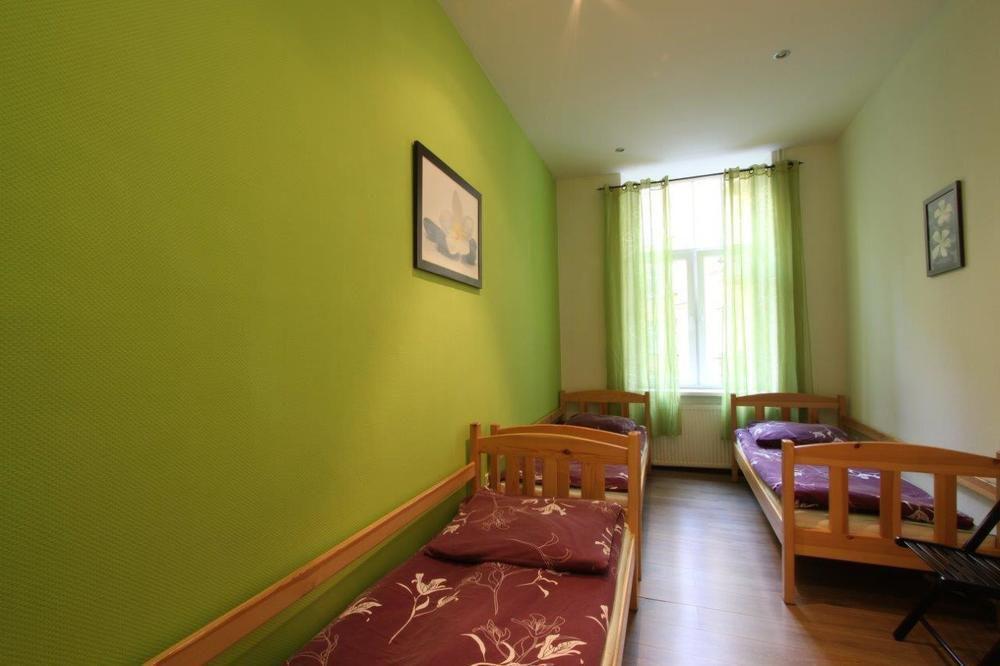 Hostel Yellow Краків Екстер'єр фото