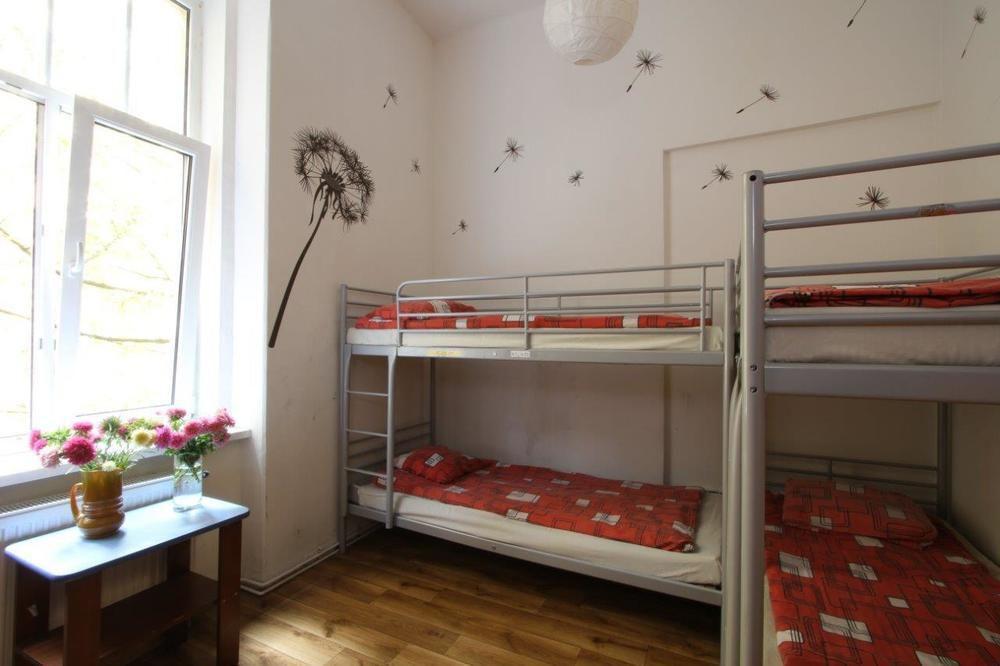 Hostel Yellow Краків Екстер'єр фото