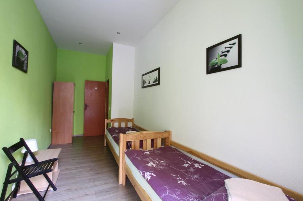 Hostel Yellow Краків Екстер'єр фото